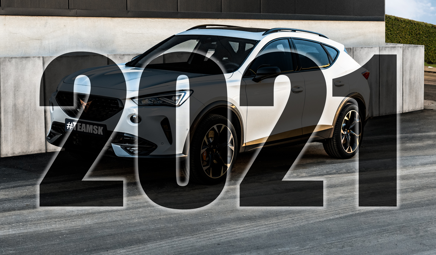 Jahreszahl 2021 mit einem Cupra Formentor im Hintergrund