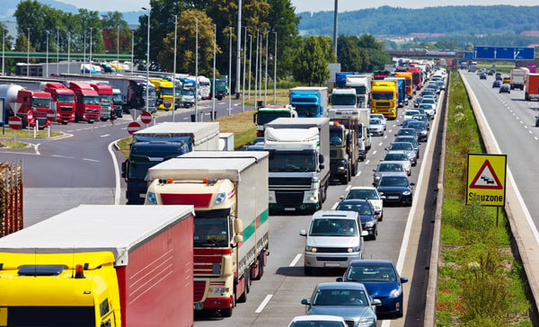 Stau auf einer Autobahn.