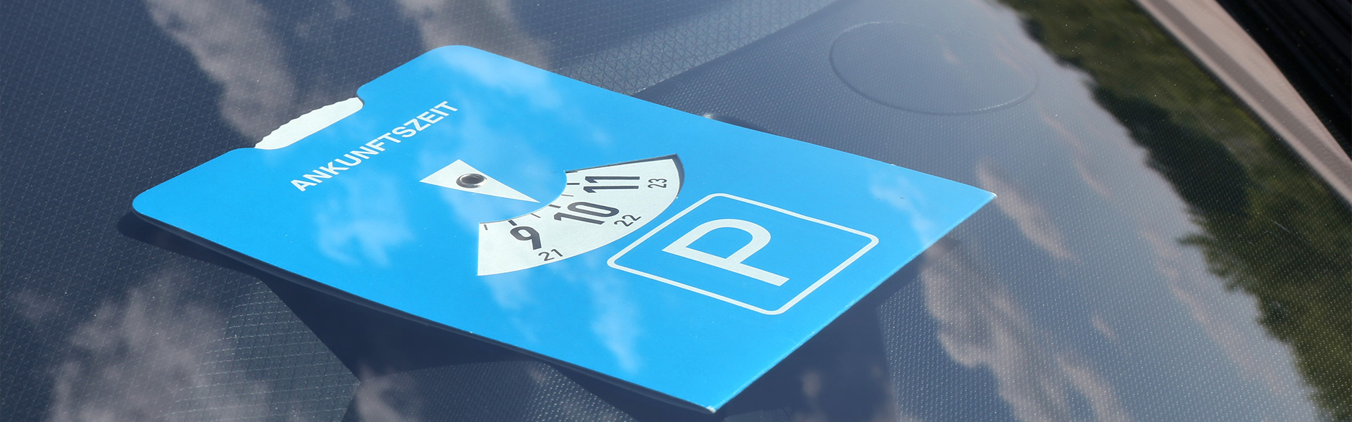Parkscheibe im Auto Parkscheibe im Auto