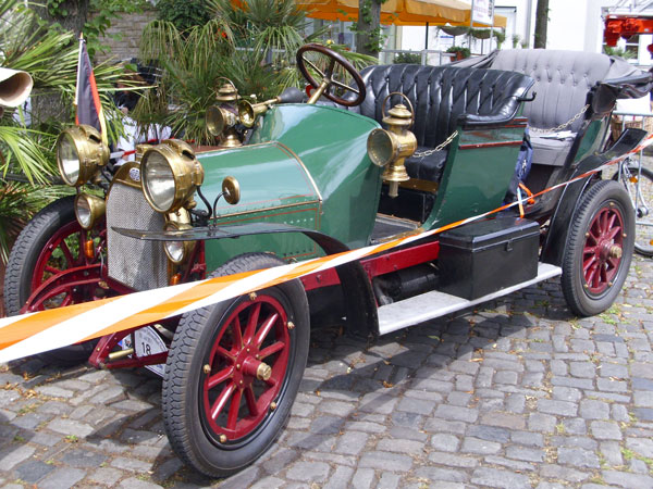 Stoewers Großer Motorwagen bei einem Oldtimertreffen