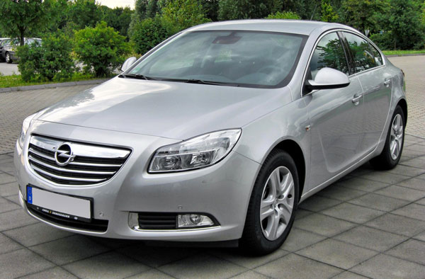 4-türiger Opel Insignia in Silber