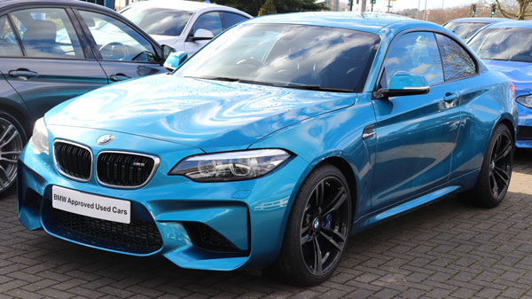 BMW M2 vor Modellpflege im schönen Farbe Long Beach Blau metallic