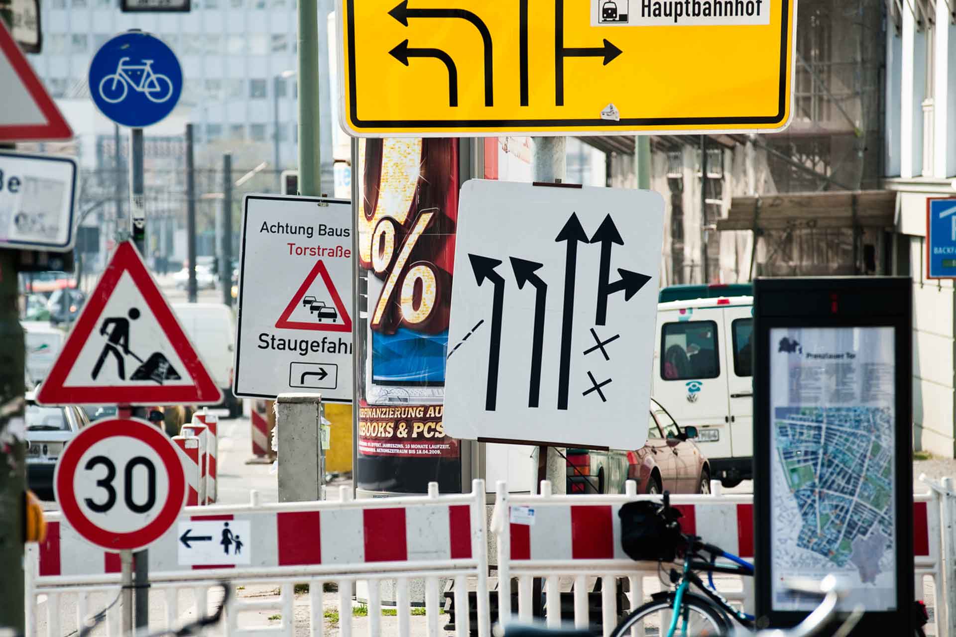Viele Verkehrsschilder