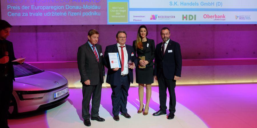 Urkunde und Pokal Best Business Award