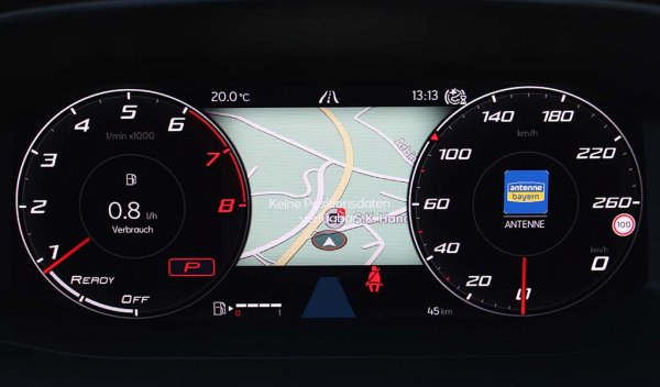 Kombiinstrument beim eTSI mit Drehzahlmesser links und Geschwindigkeitsanzeige rechts