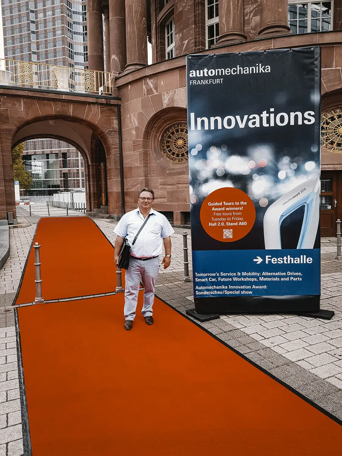 Senior Chef georg Kölbl auf dem roten Teppich Senior Chef georg Kölbl auf dem roten Teppich
